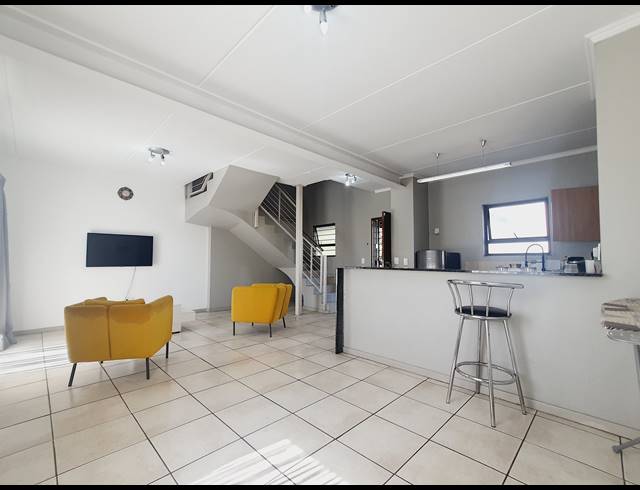 2 BEDROOM APARTMENT RENTED IN SUNNINGHILL